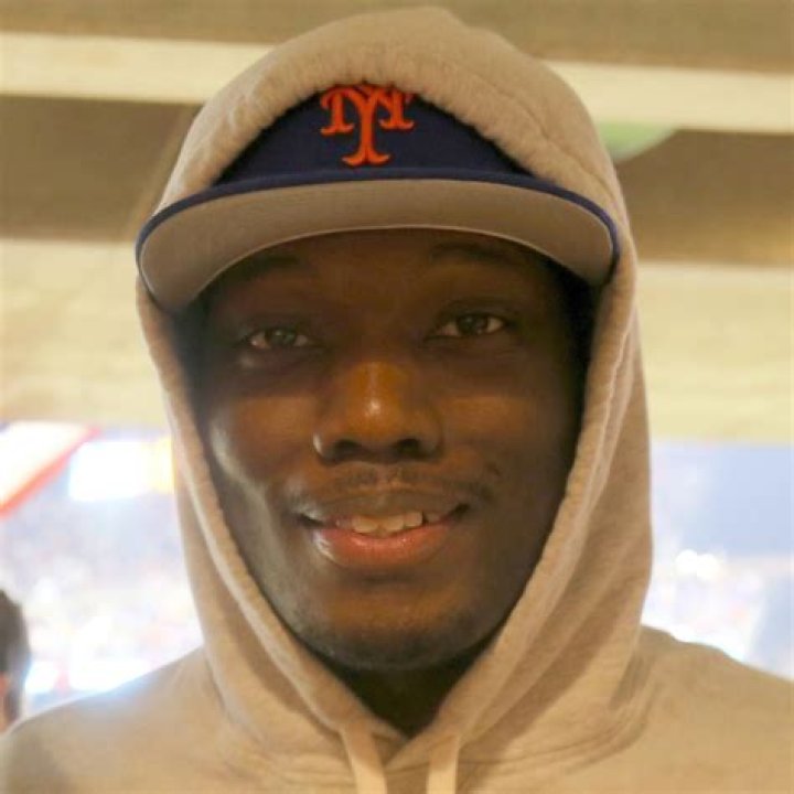 Michael Che Bio, Net Worth, Engaged, Wife & Family